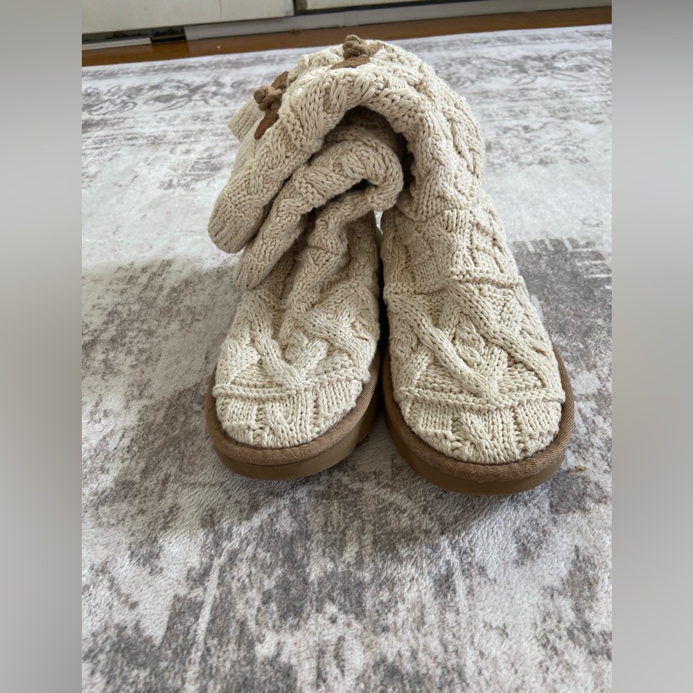 UGG Women’s Cream Kalla Cable Knit Sweater with Shearling Pull on Boots Sz 9 - Picture 10 of 13